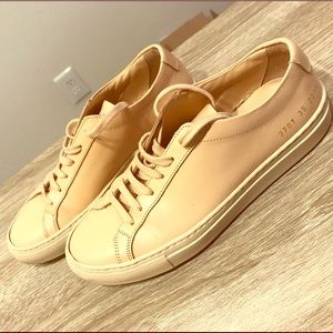 LIKE NEW gently used common projects